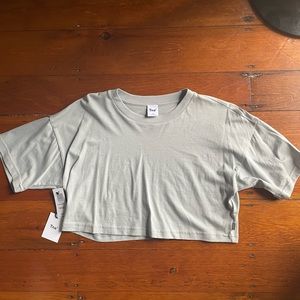 Aritzia TNA Laid Back cropped Tee, size XS